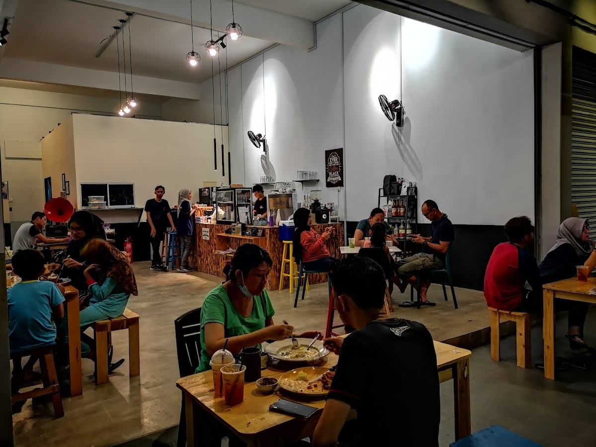 Far Haus Cafe X espresso room - 6