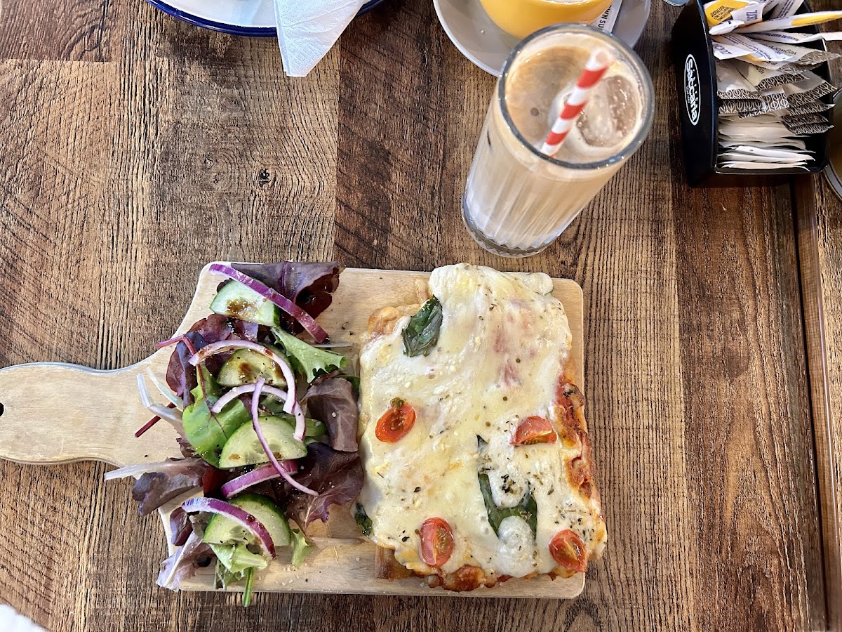 Le Gemelle Cafe and Deli Leicester - 7