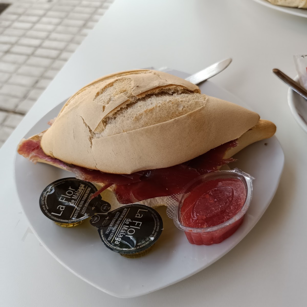 Cervecería - Cafetería Coimbra. Hnos. Orcha Valle. - 2