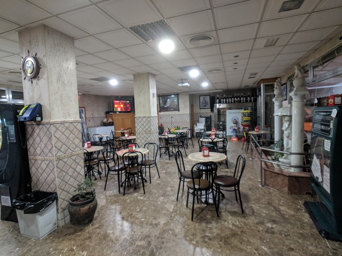 Cervecería - Cafetería Coimbra. Hnos. Orcha Valle. - 3