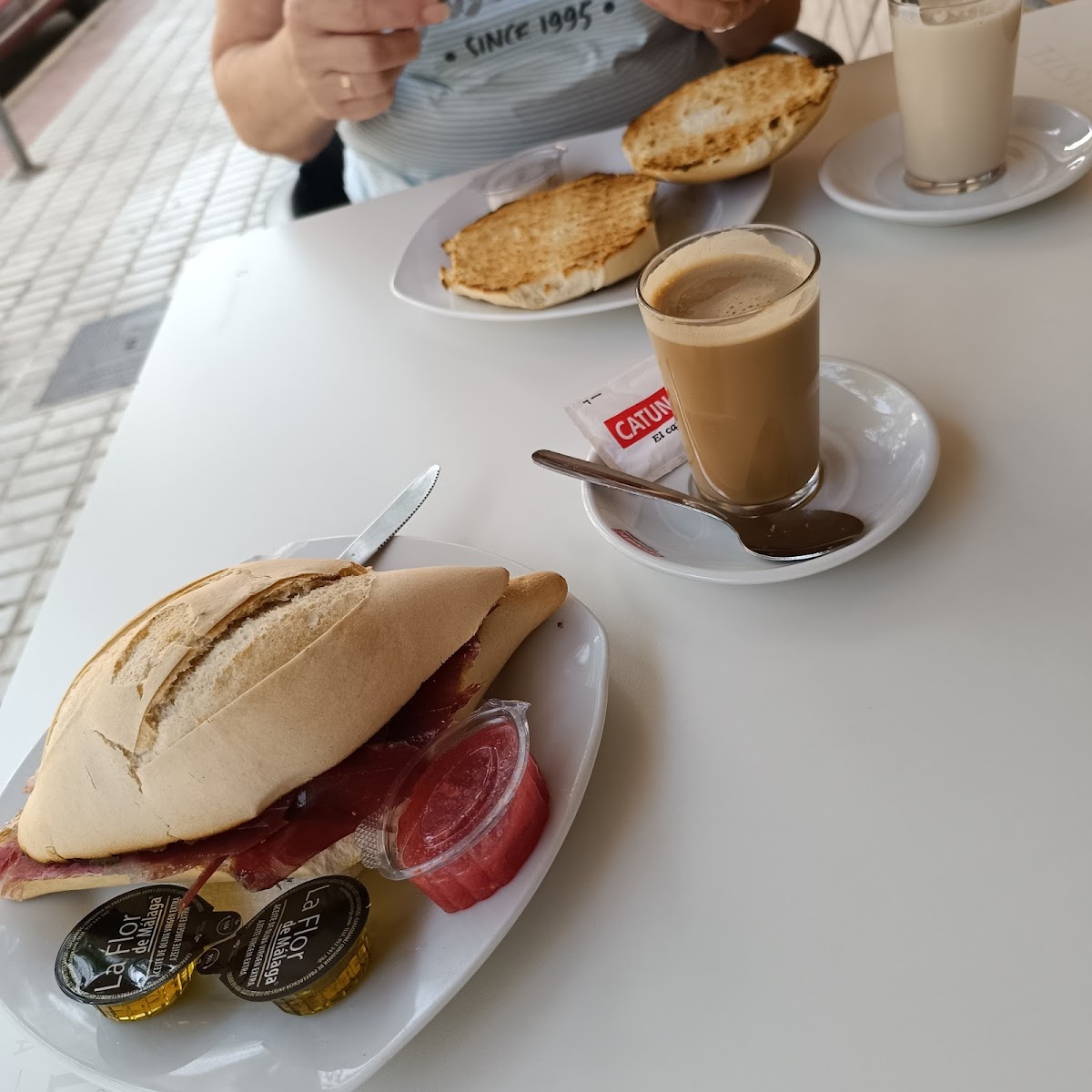 Cervecería - Cafetería Coimbra. Hnos. Orcha Valle. - 9