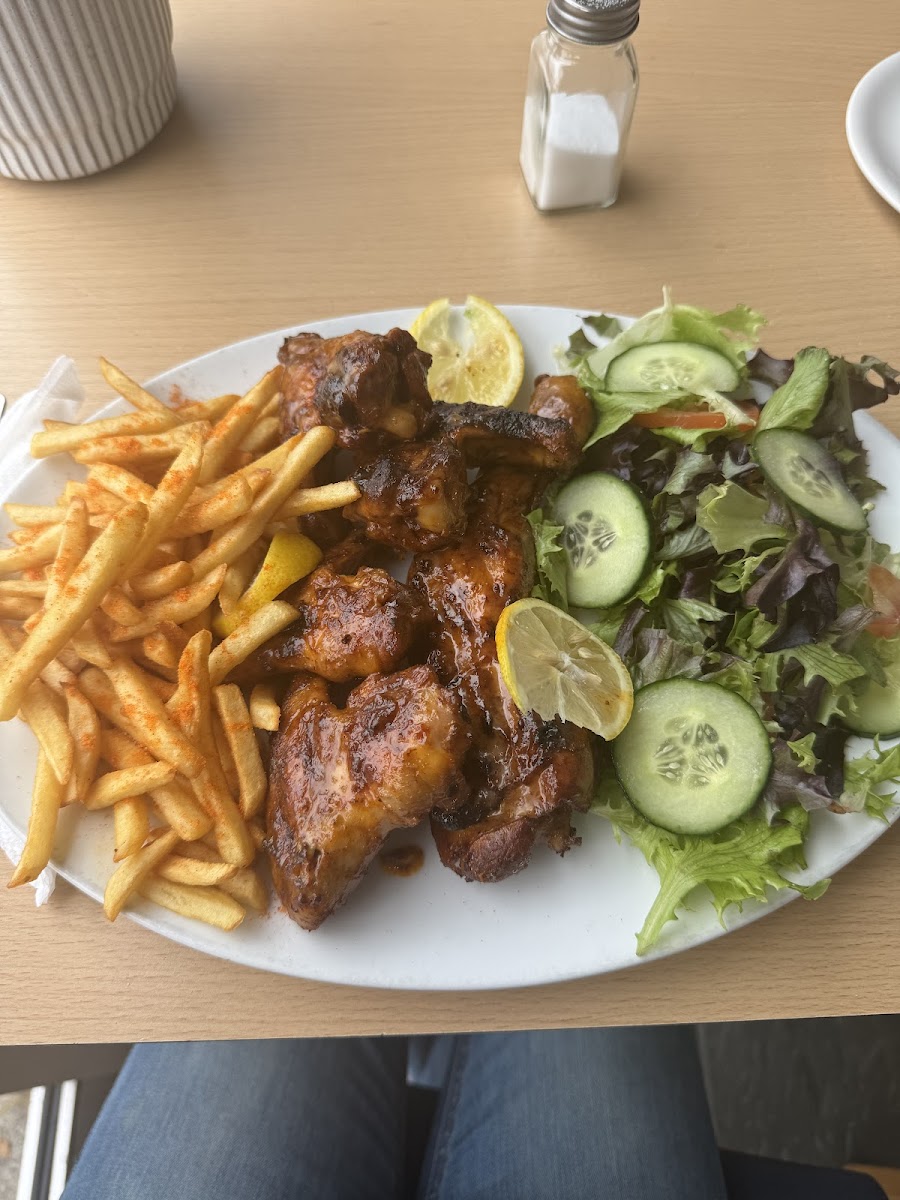 Central Perks Cafe Bar - 3