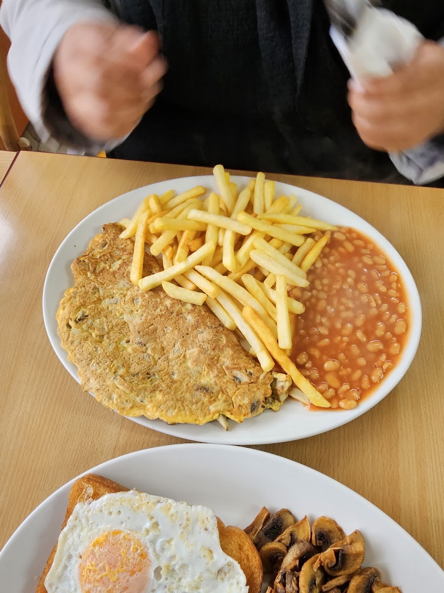 Andrew's Café - 10