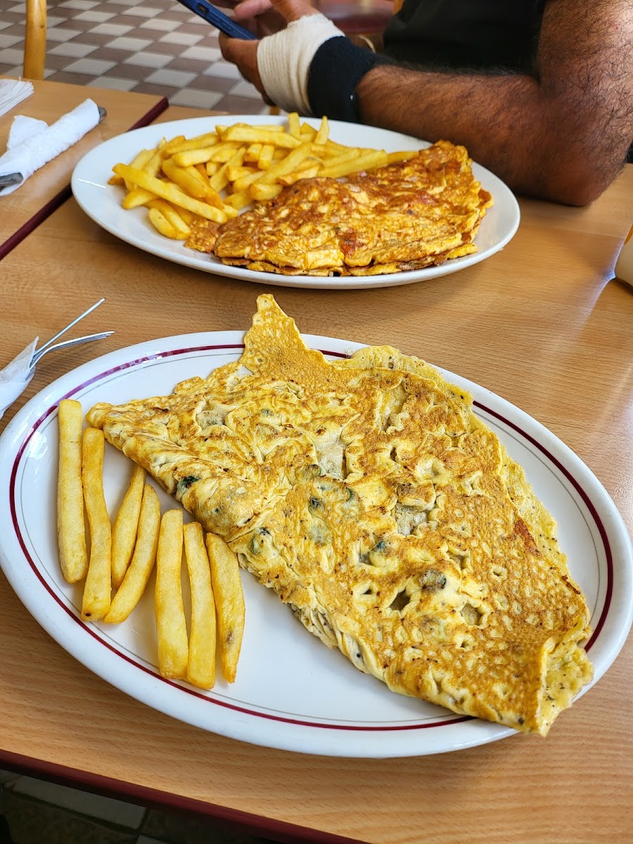 Andrew's Café - 6