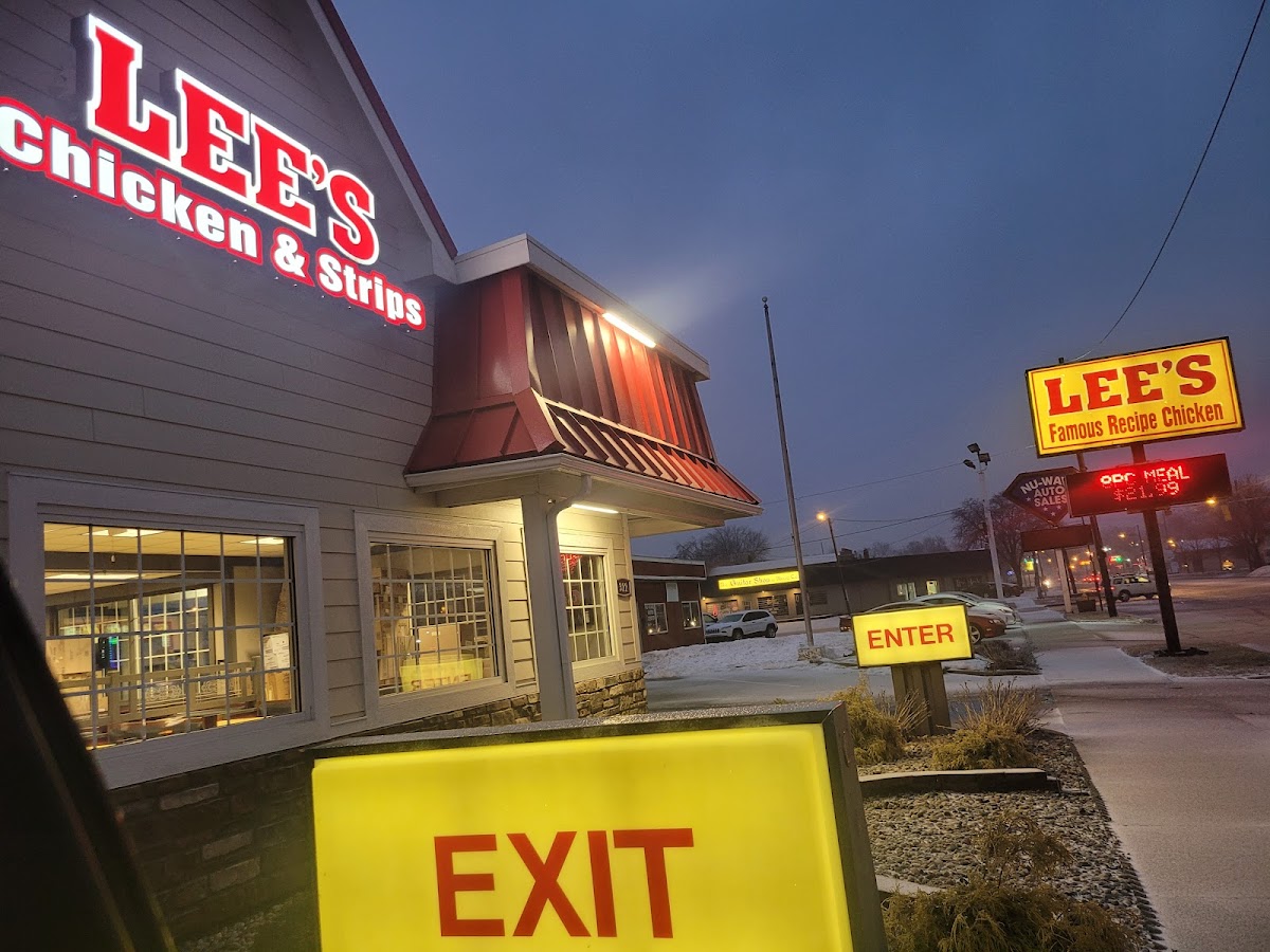 Lee's Famous Recipe Chicken