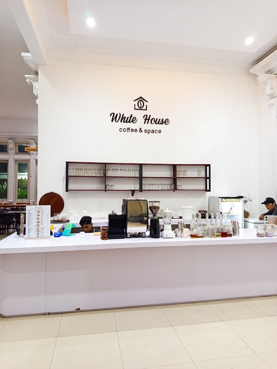 White House Coffee & Space