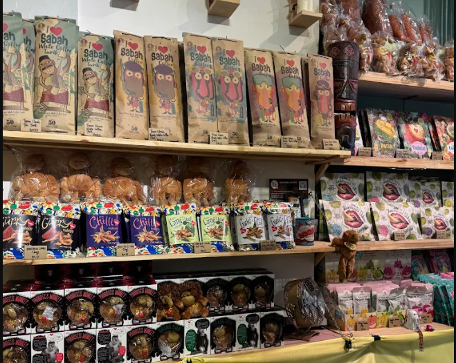 Lulu Café at Jalan Dewan 카페와 기념품 가게