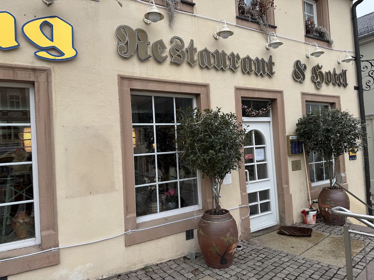 Hoang Restaurant&Hotel