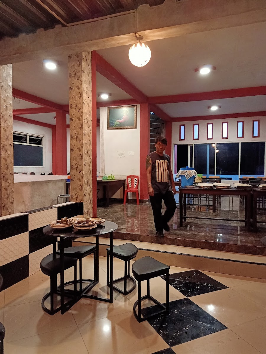 Roy’s Ragey Restaurant