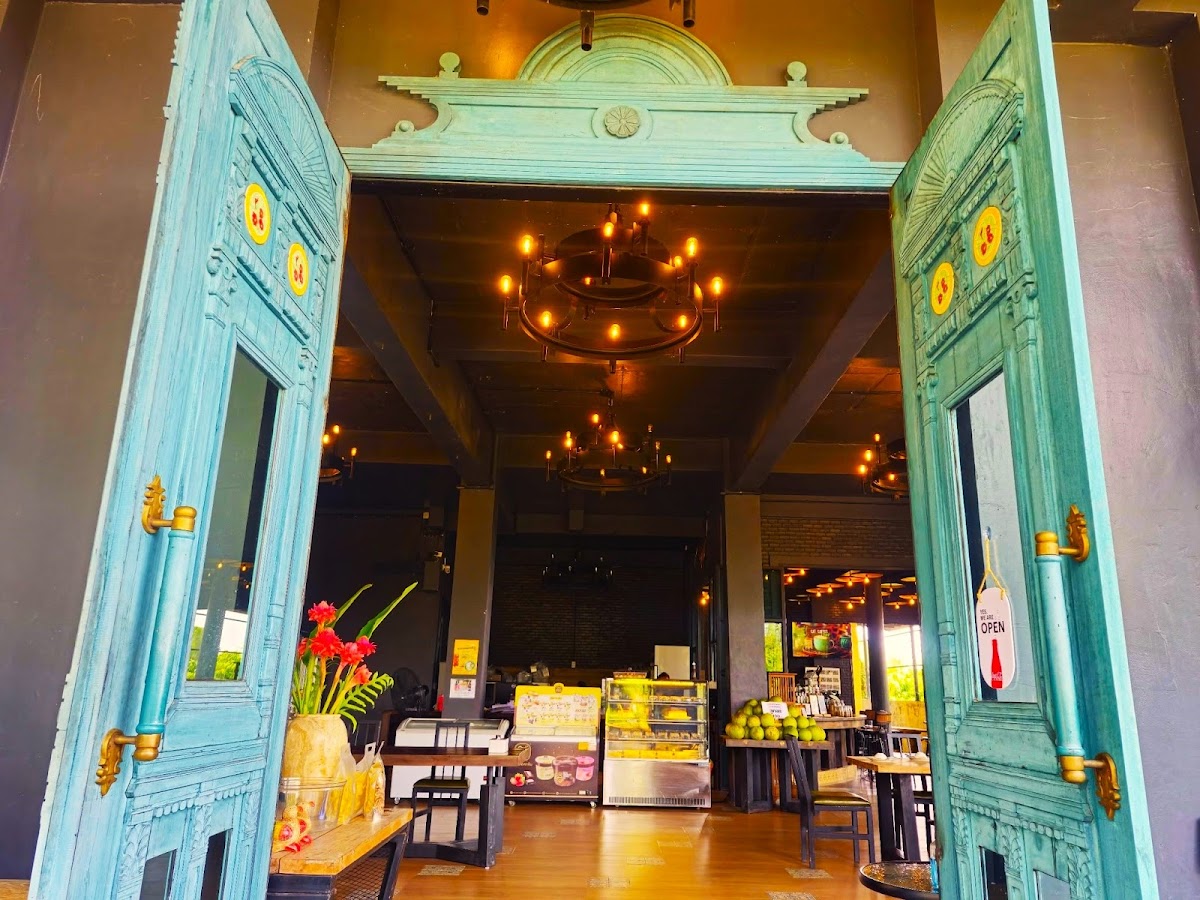 ร้านอาหารดัง และคาเฟ่ The Dark Green Coffee Kings