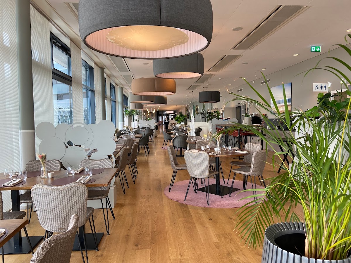 The AQUA’SPHERE Restaurant