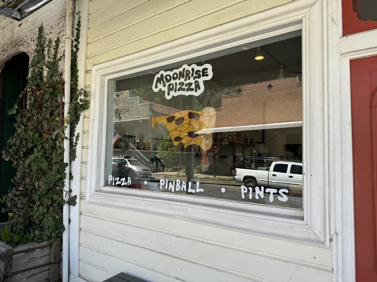 Moonrise Pizza