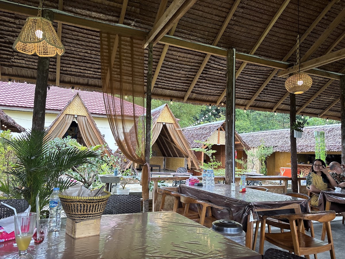 SOUNDANA Resto & Cafe