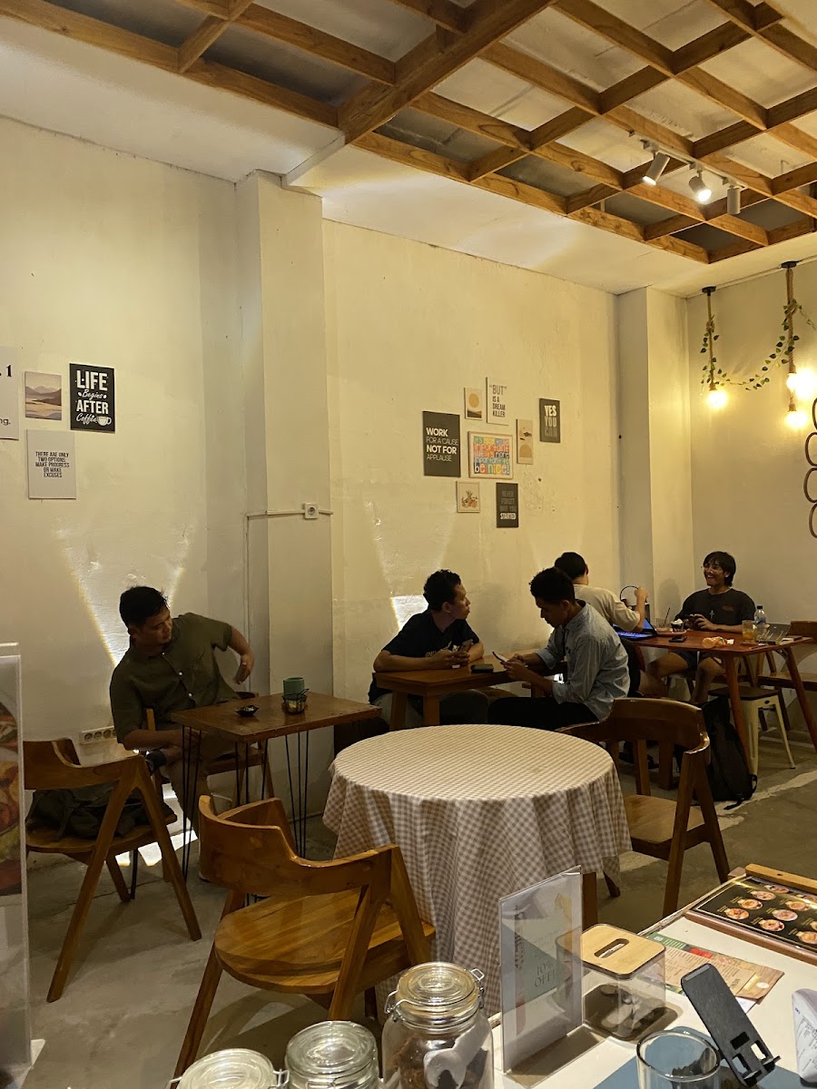 Anaphore Coffee & Eatery