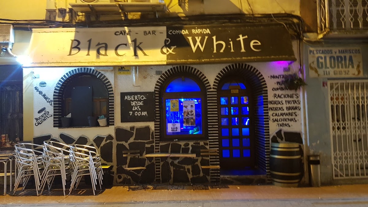 Cafetería Black and White