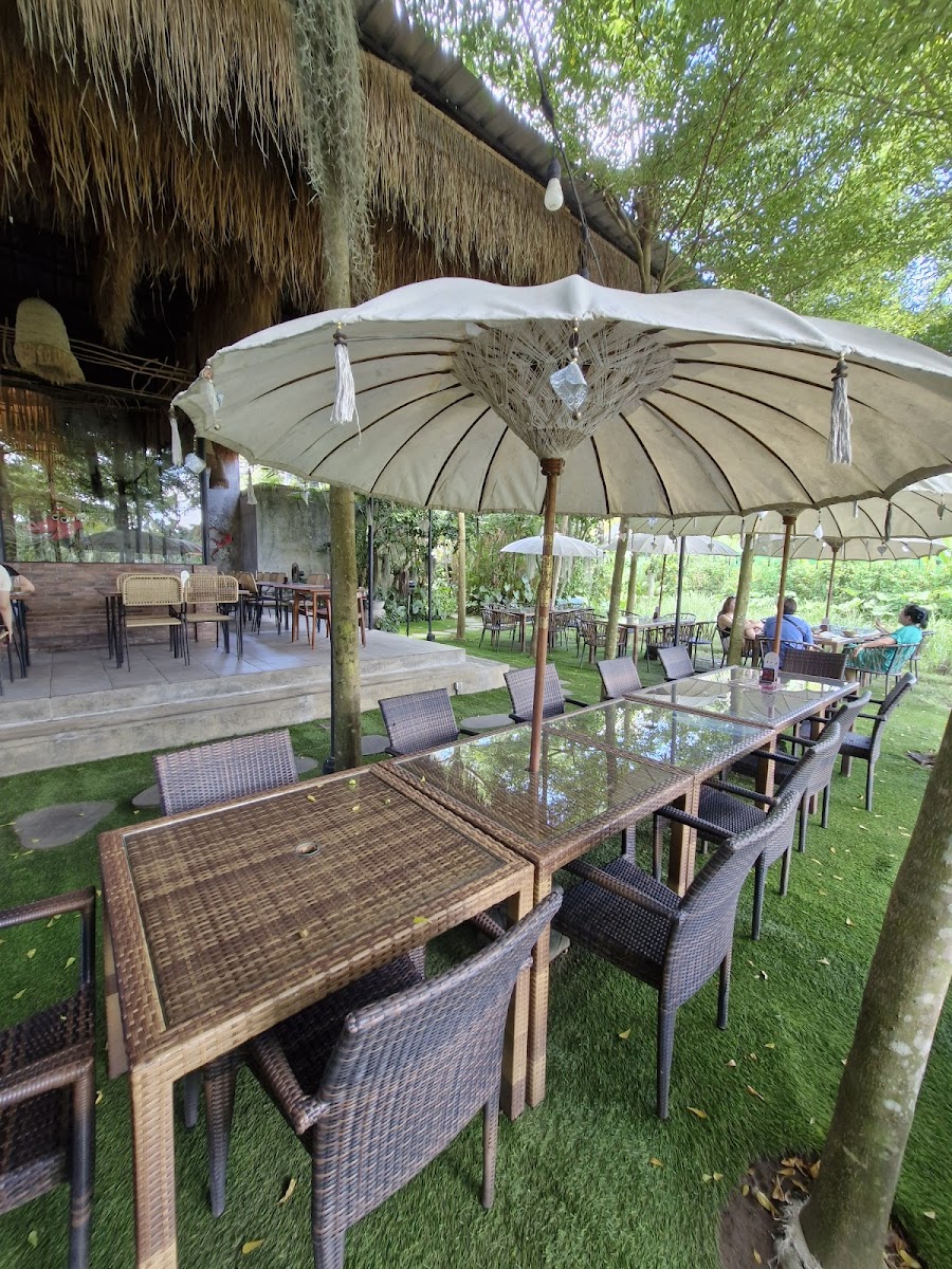 Ocin Babi Guling dan Samsam