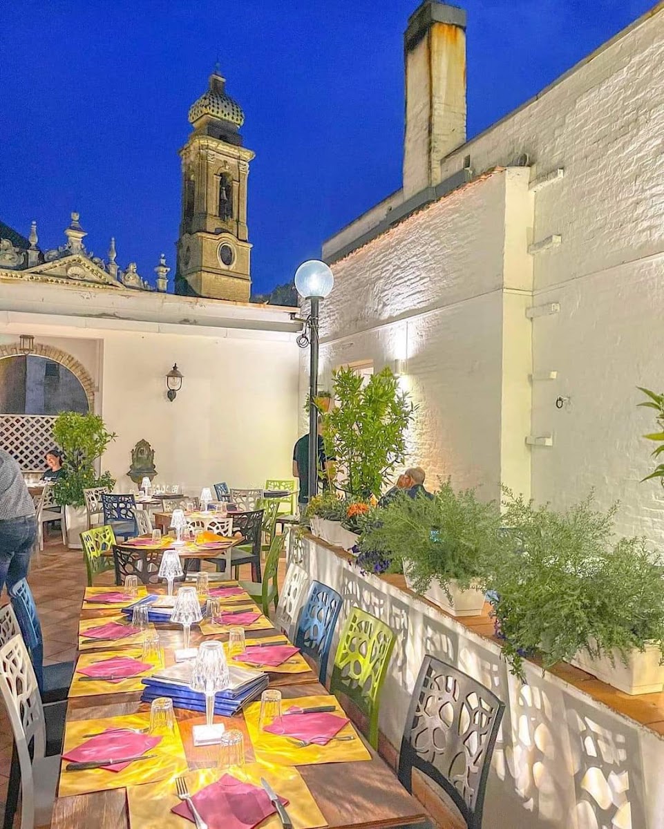 Pizzeria Mediterraneo / Hemingway Cafe