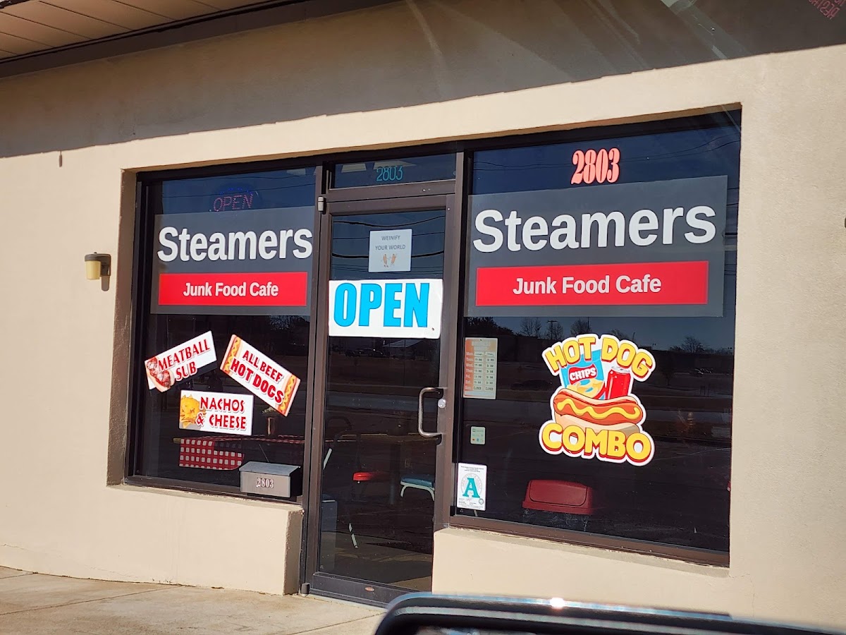 STEAMERS Junk Food Cafe