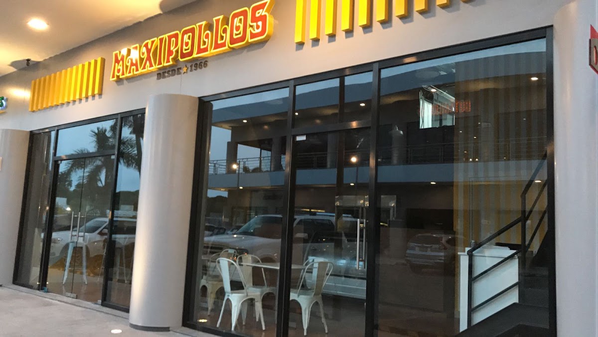 Maxipollos Centro Esmeralda