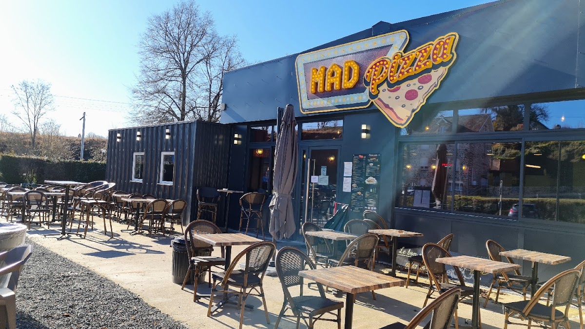 Pizza & Burger 'Le Bon Endroit' By MAD PIZZA