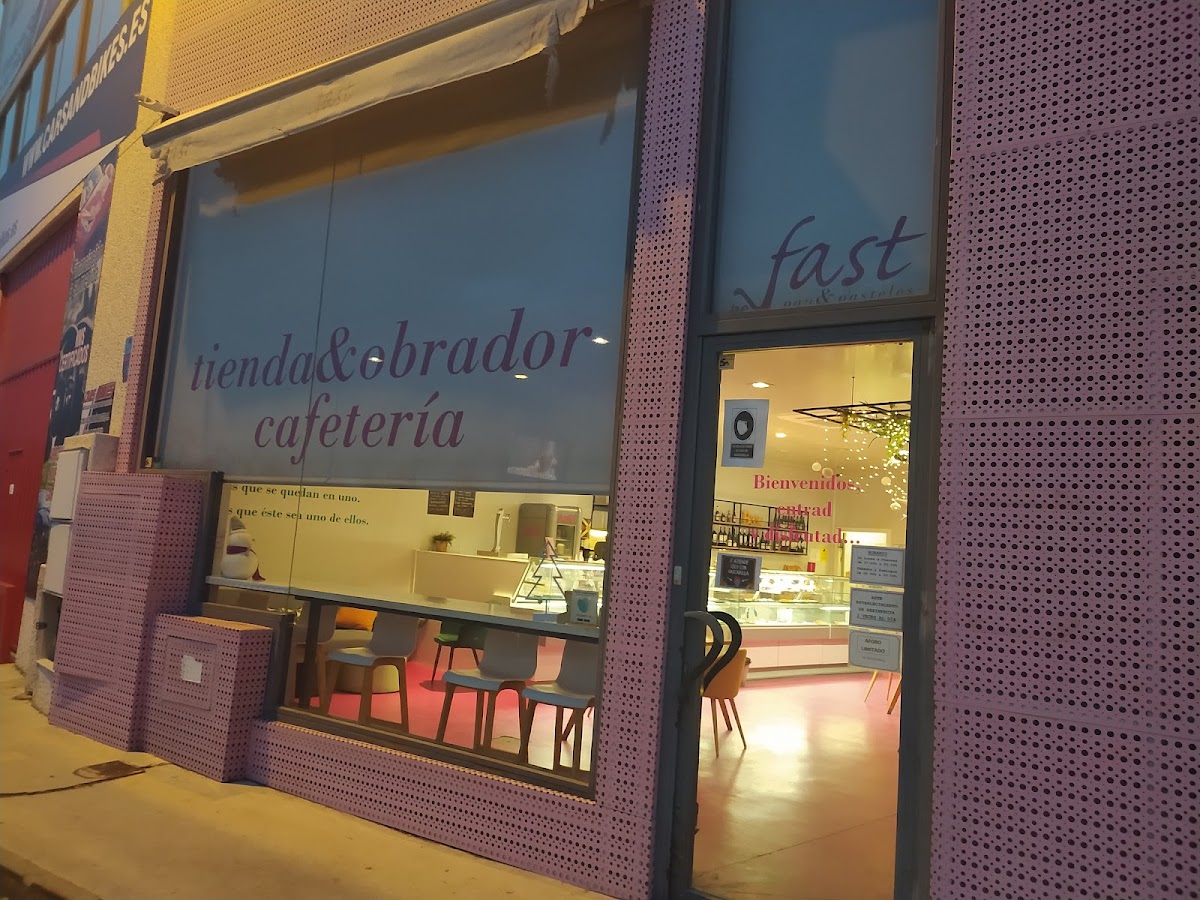 Tienda& Obrador Cafetería