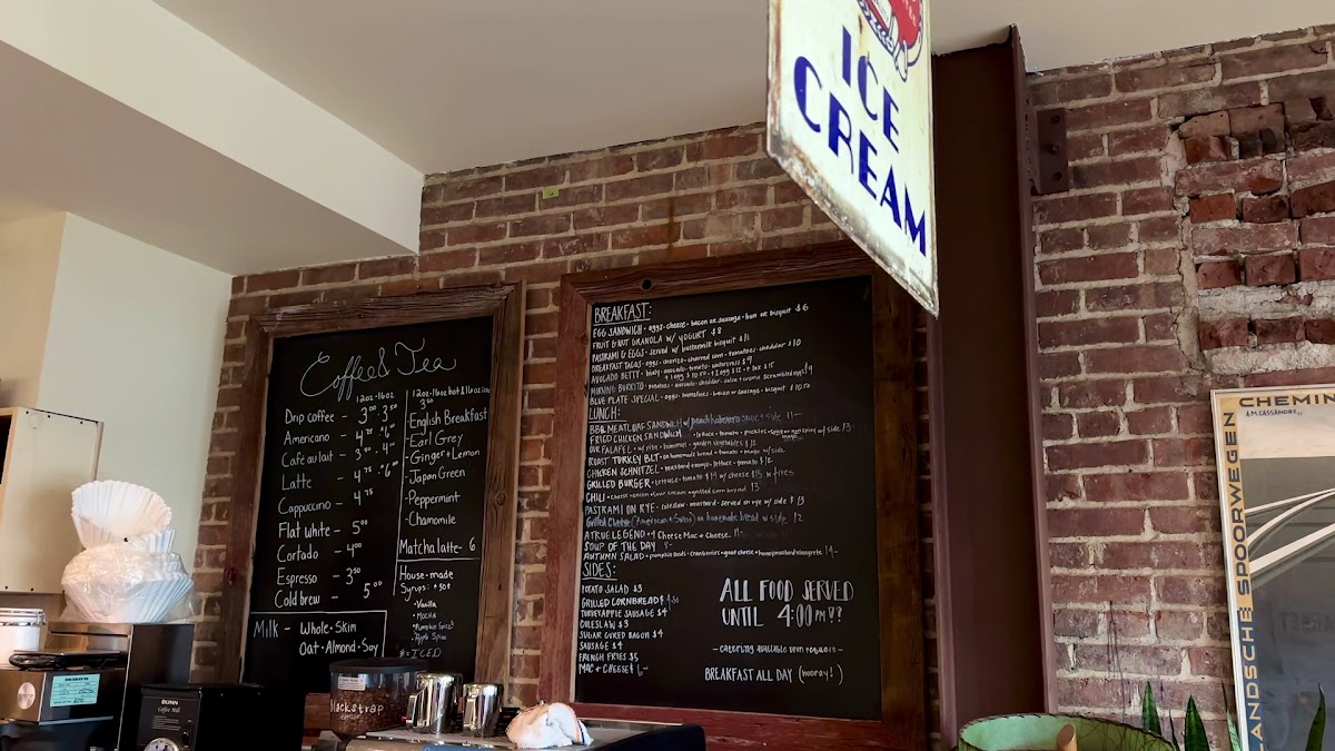 Betty's Snack Bar - 7