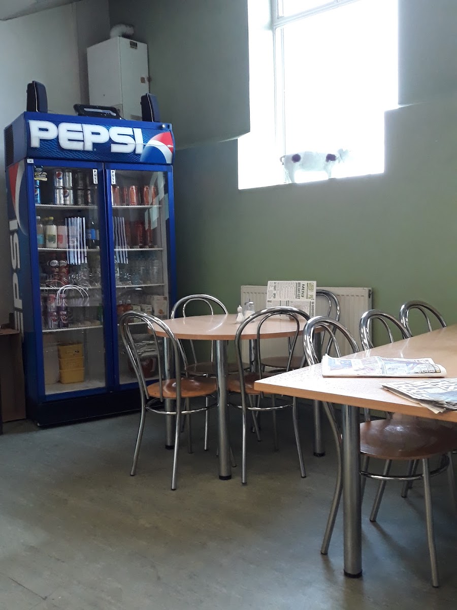 Greedy Pigs 2 Cafe - 6