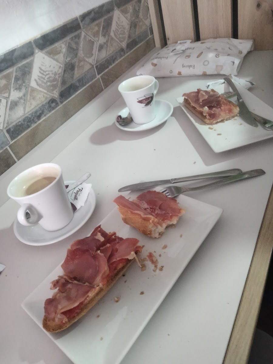 PANADERÍA CAFETERÍA Lidia.