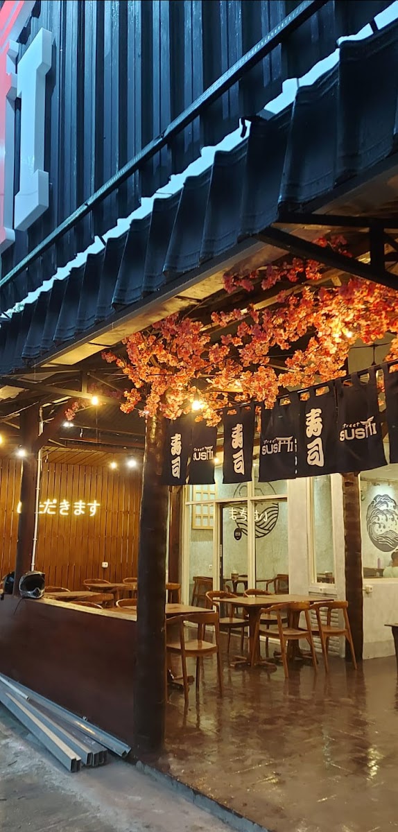 Street Sushi Gejayan