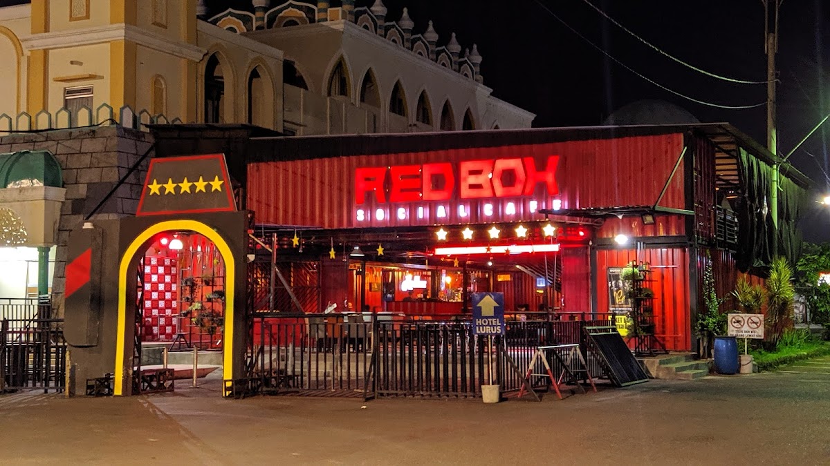 REDBOX Social Cafe