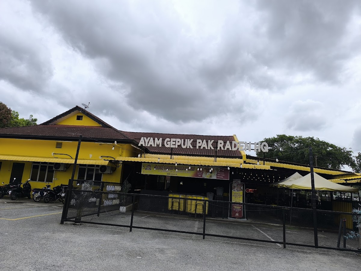 Ayam Gepuk Pak Raden HQ