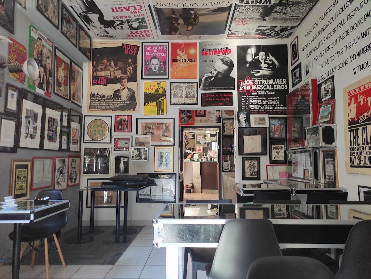 Clash City Rockers Cafè - 6