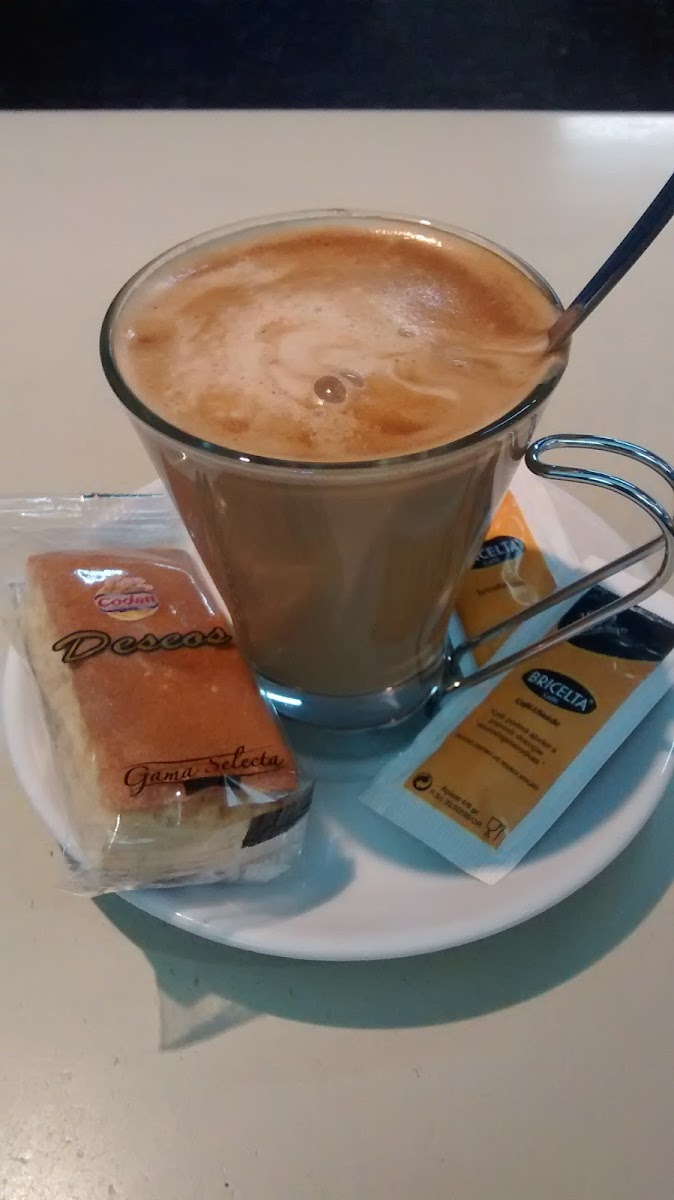 Cafetería CCR. Cabral - Becerreira 145 - 9