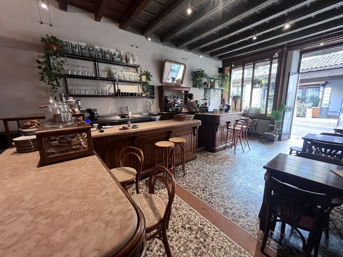 FolkLore Specialty Coffe and drinks