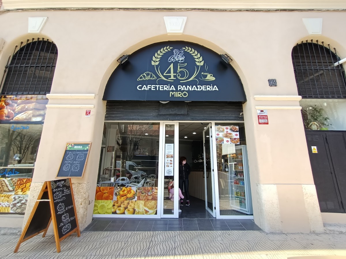 Cafetería Panadería Miro 45