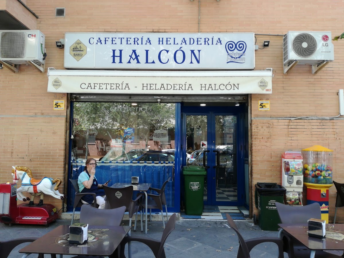 Cafetería Heladería Halcón