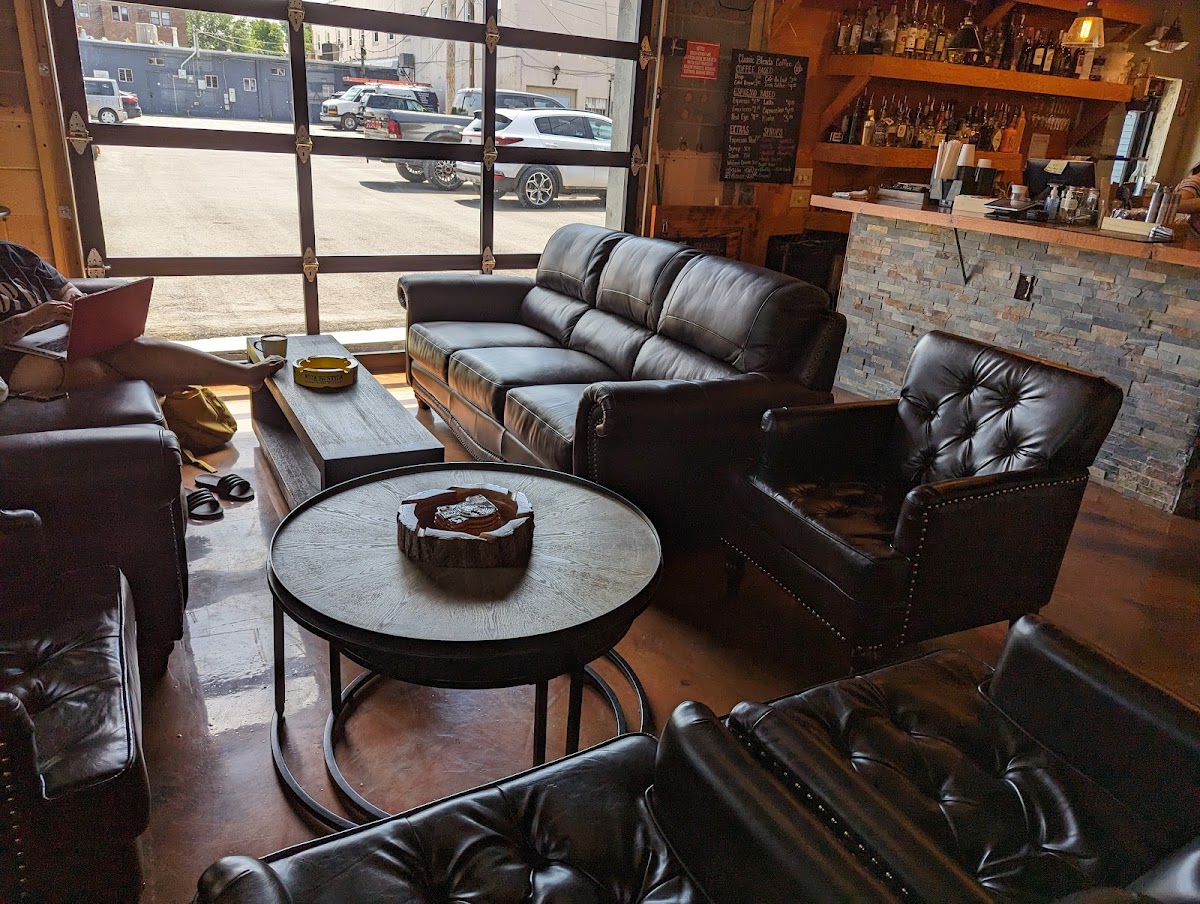Classic Blends Cigar & Coffee Lounge - 4