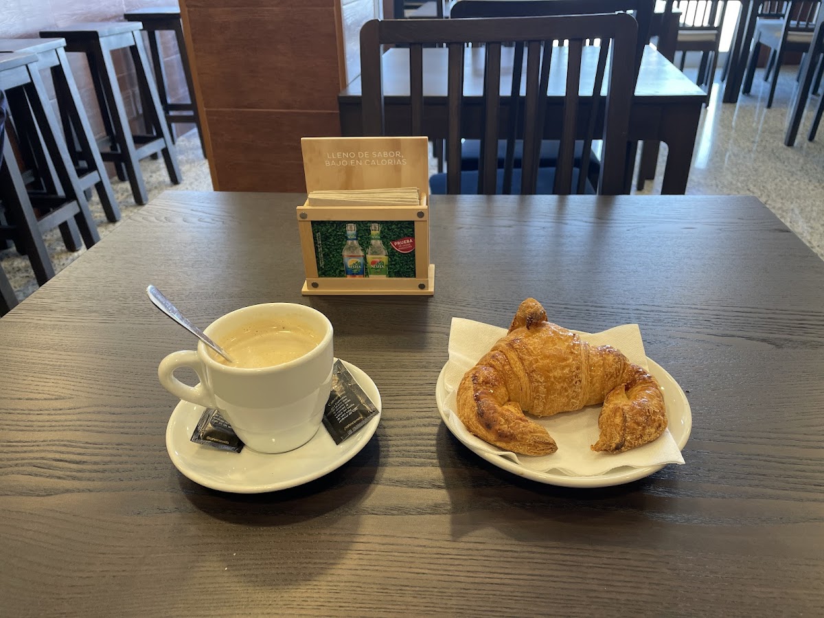 Montse Cafeteria - 2