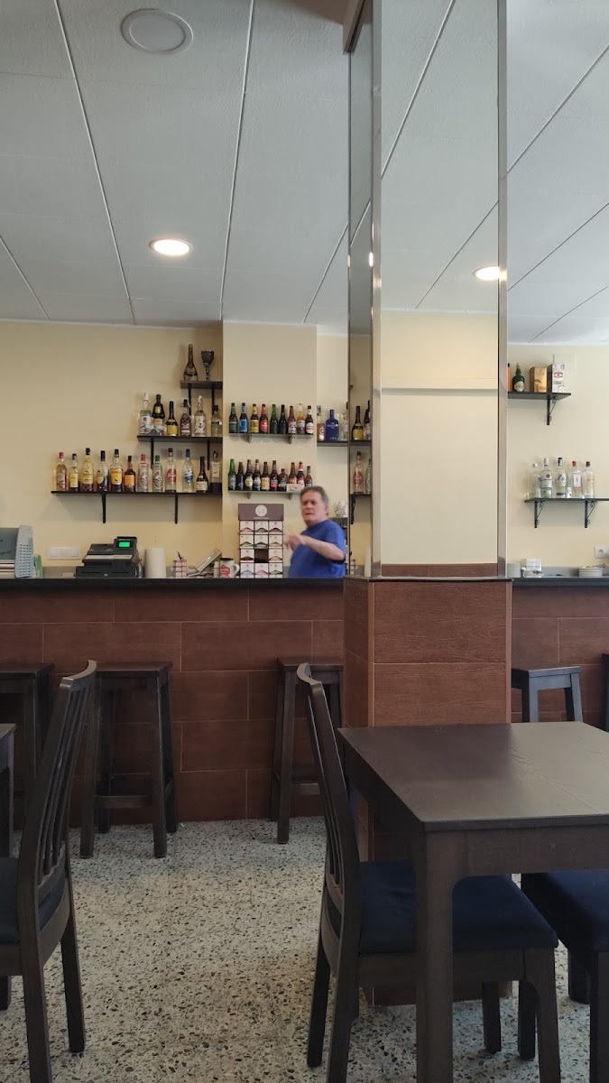 Montse Cafeteria - 4