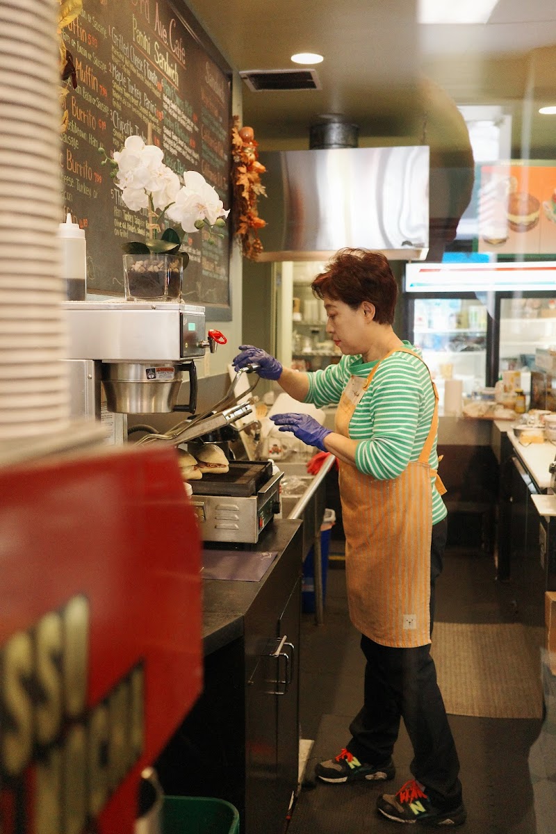 Third Avenue Cafe - 4