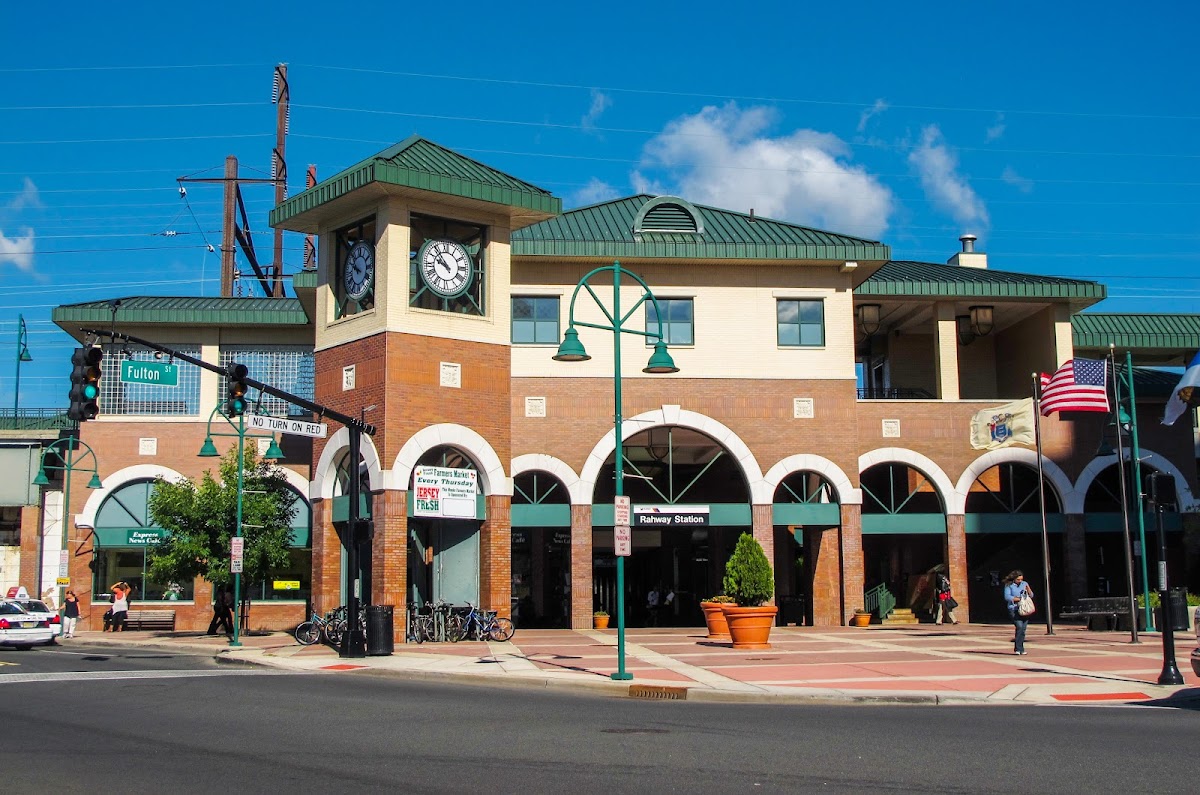 Express News Cafe - Rahway Station - 2