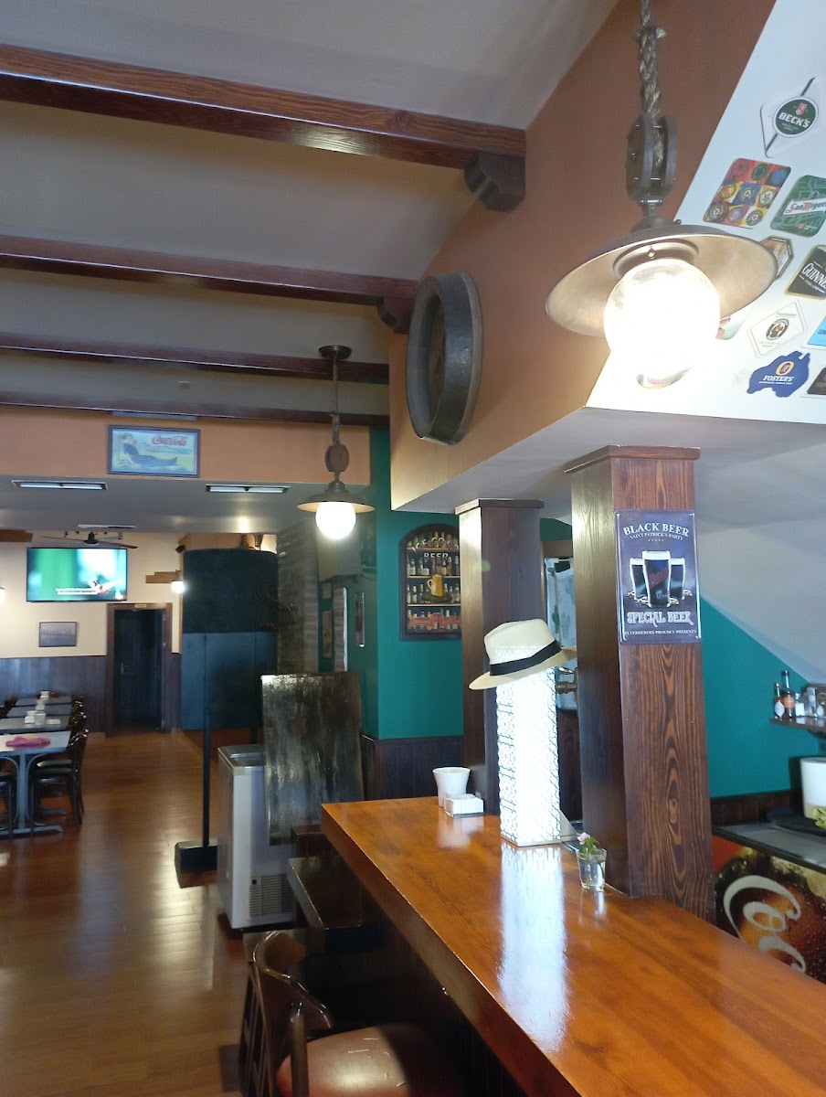 Cafeteria y Bar: La Cueva