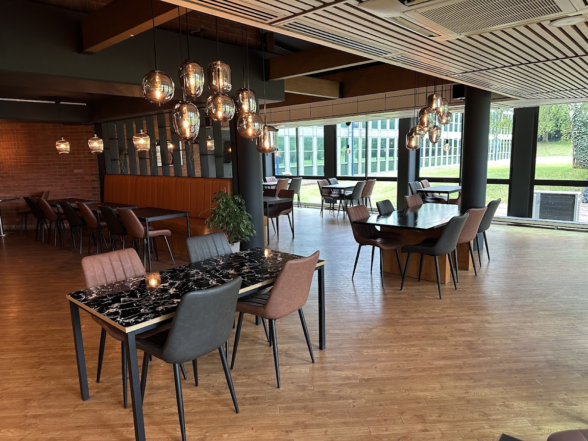 La Ene Gourmet Eatery & Lounge