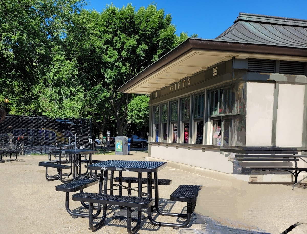 Lincoln Memorial South Retail Refreshments & Gift Shop