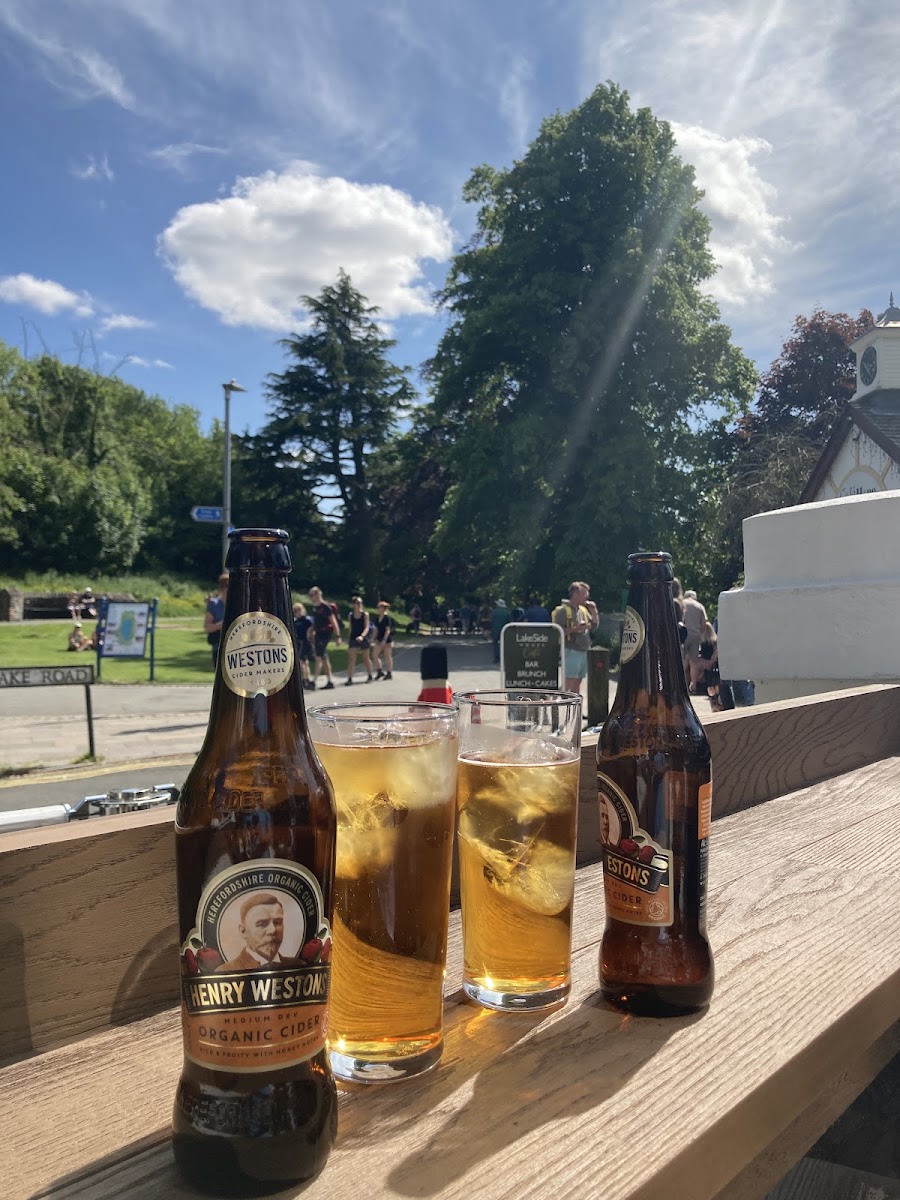 LakeSide House Cafe - 6