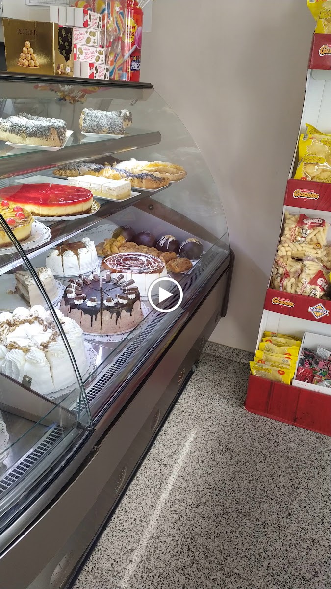 Cafeteria y Confiteria Deny - 2