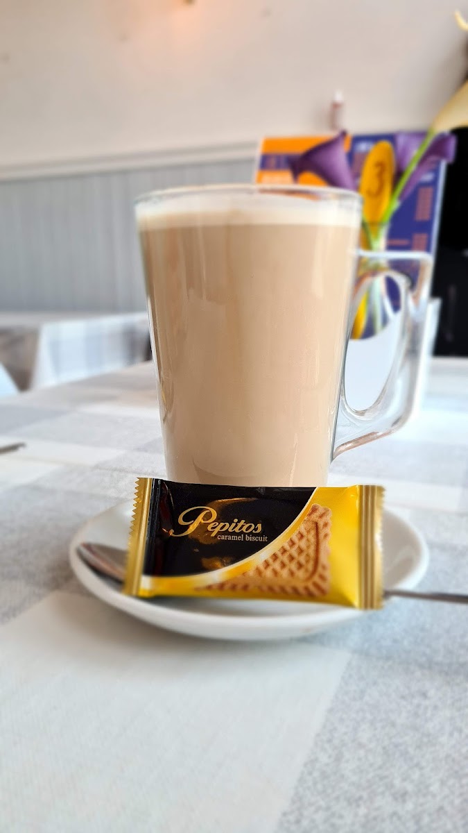 Lol's Cafe - 3
