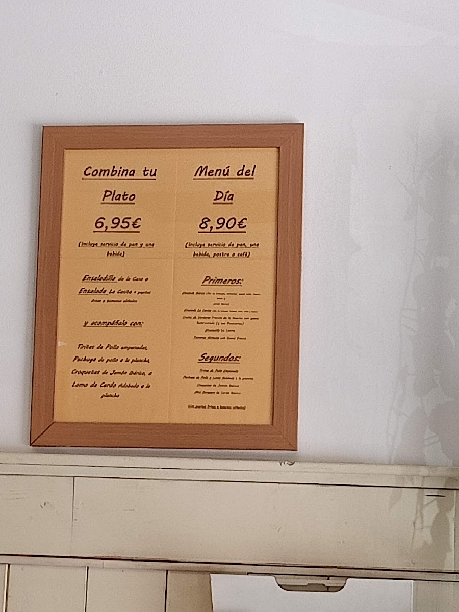 Cafeteria La Casita Del Jamon - 4