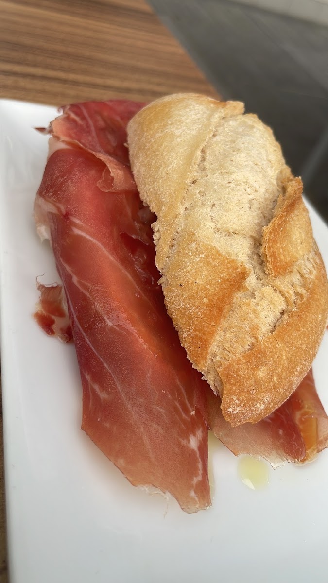 Cafeteria La Casita Del Jamon - 3