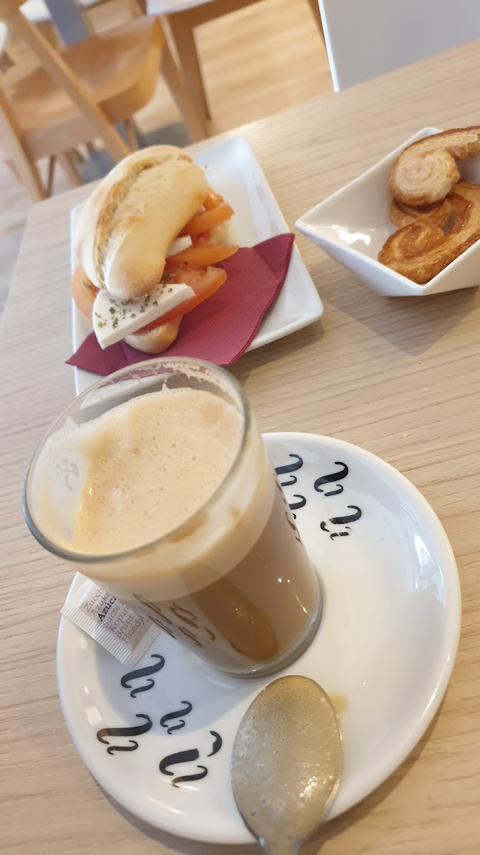 Cafeteria La Casita Del Jamon - 7